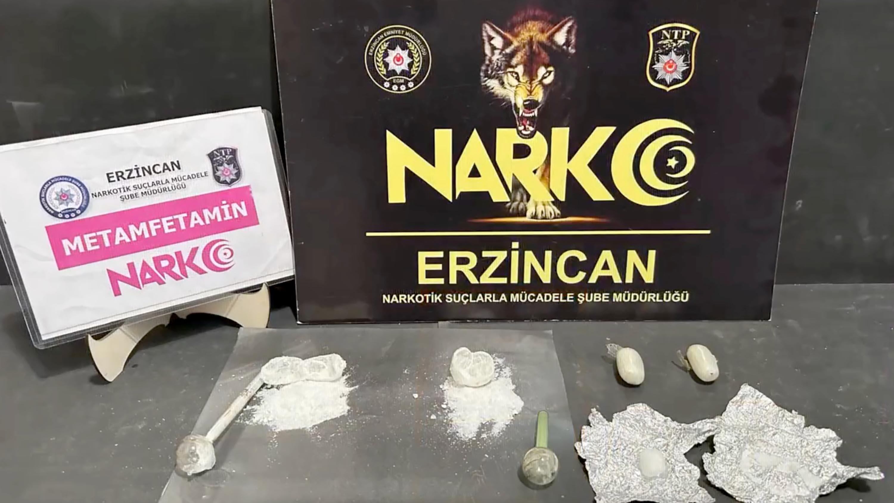 Erzincan’da uyuşturucu operasyonu: Midesinden 21,39 gram metamfetamin çıktı