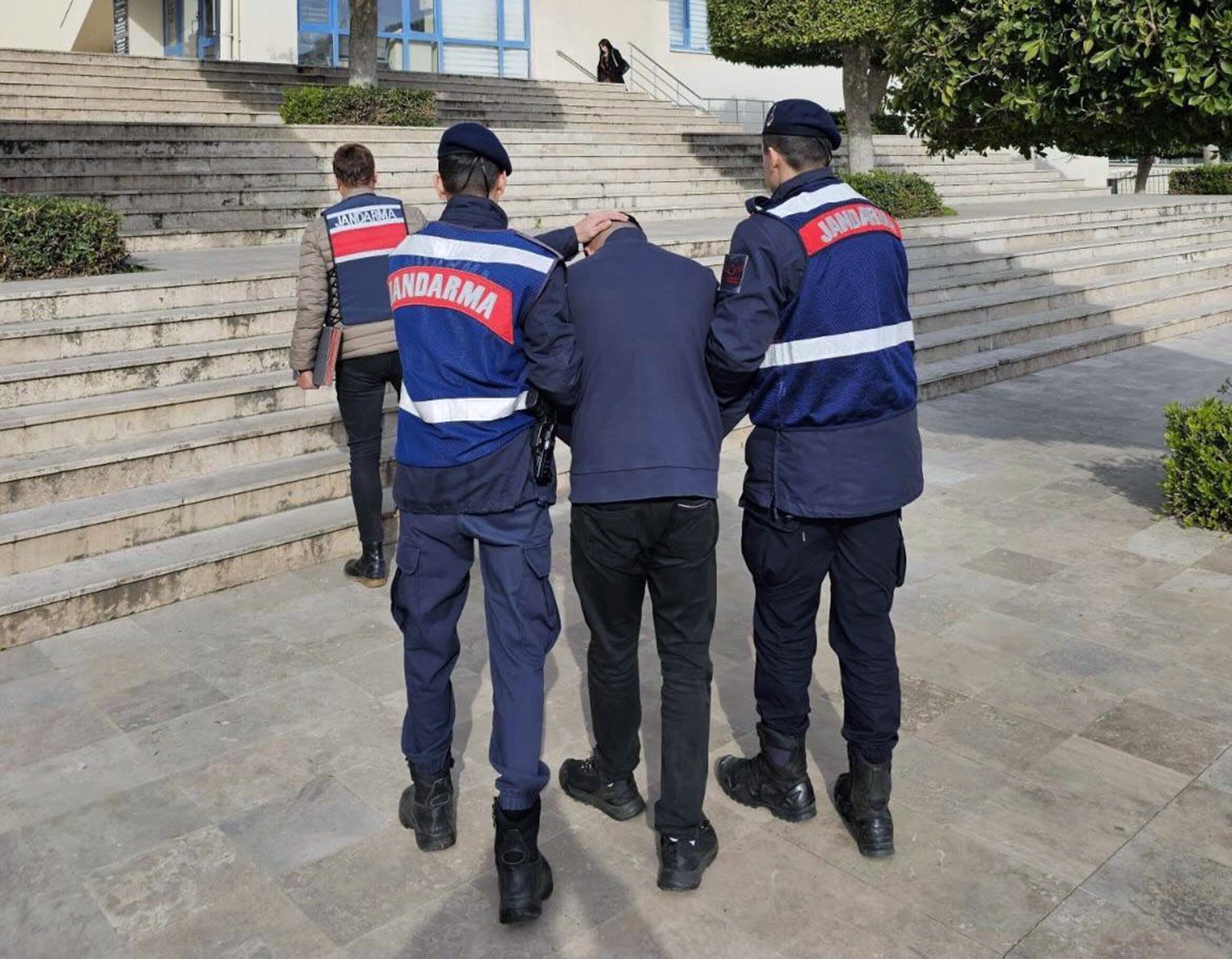 Muğla'da kesinleşmiş hapis cezası bulunan üç kişi yakalandı