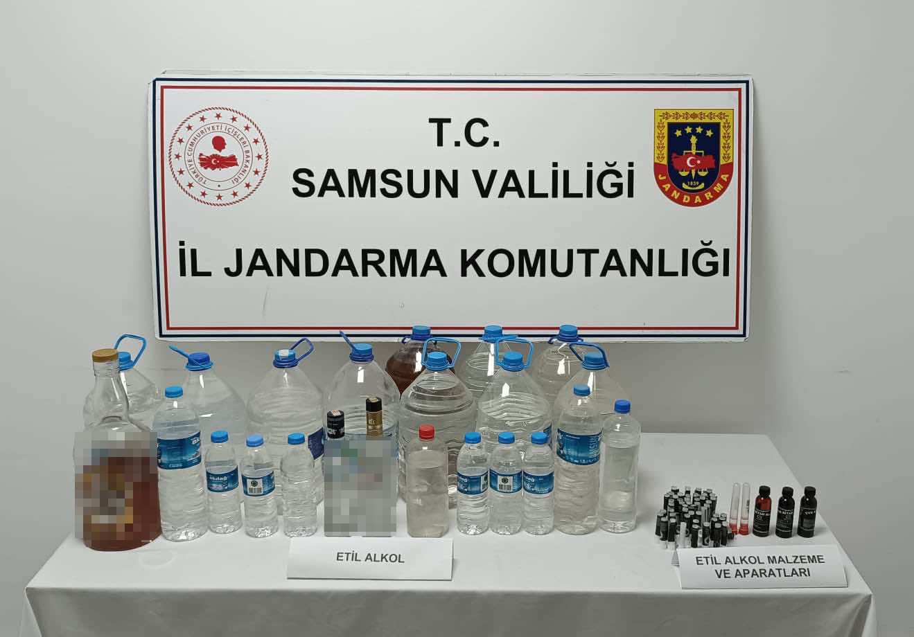 Samsun'da 55 litre etil alkol ve 56 adet aroma kiti ele geçirildi