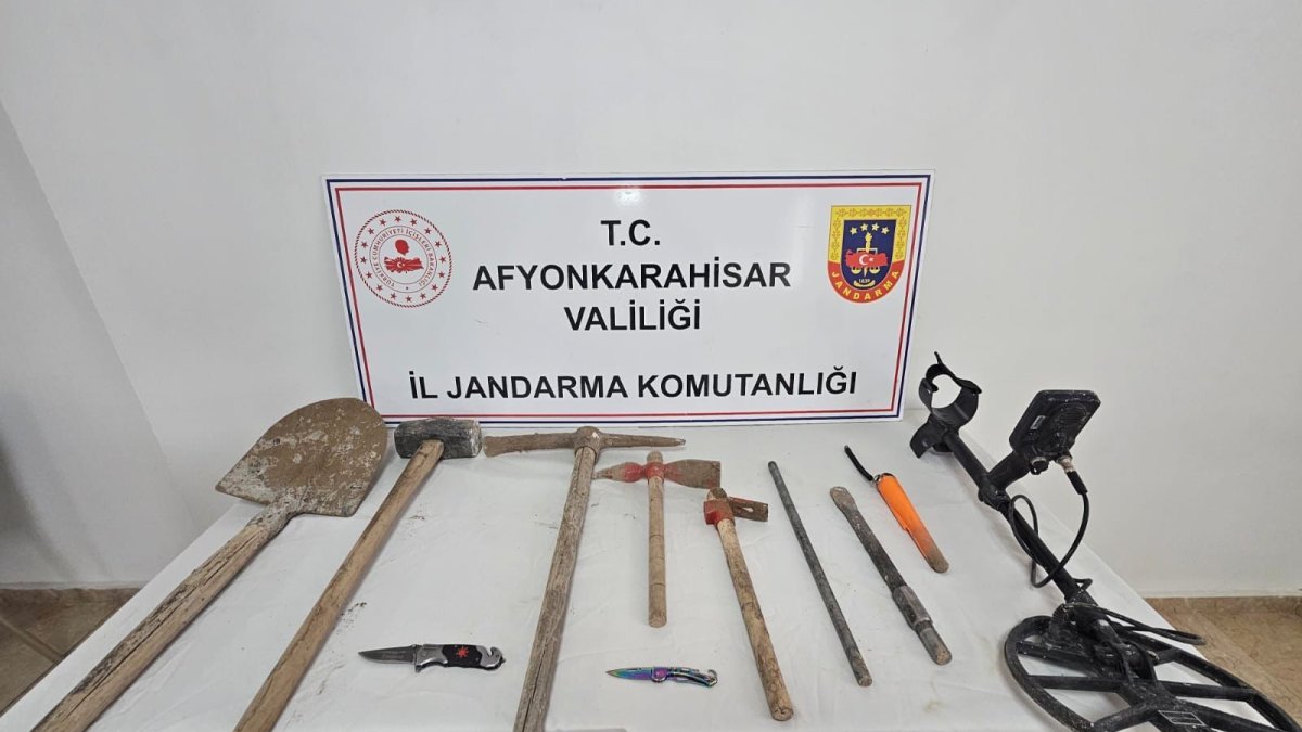 Afyonkarahisar’da kaçak kazıya suçüstü