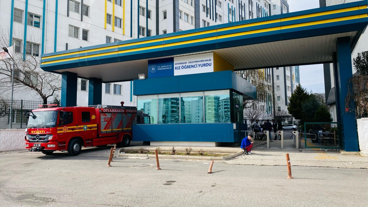 Diyarbakır kız yurdunda yangın! Sigara izmariti az daha...