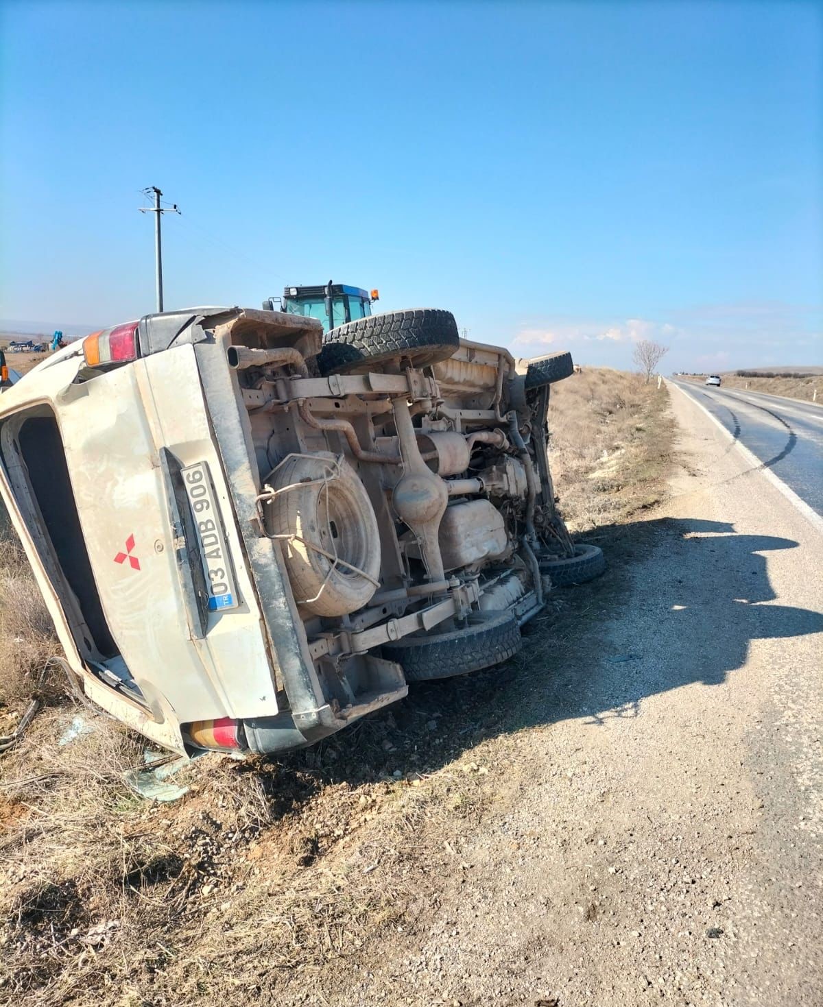 Afyonkarahisar’da devrilen minibüste 2 kişi yaralandı