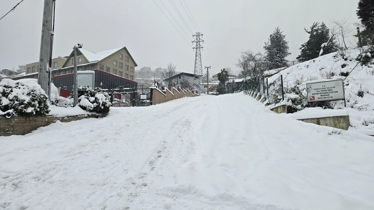 Zonguldak’ta 200 köy yolu ulaşıma kapandı