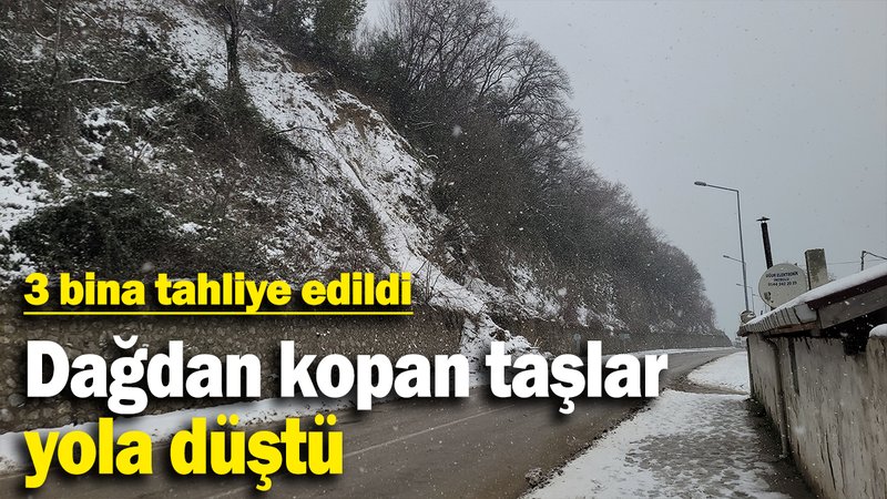 Dağdan kopan taşlar yola düştü: 3 bina tahliye edildi