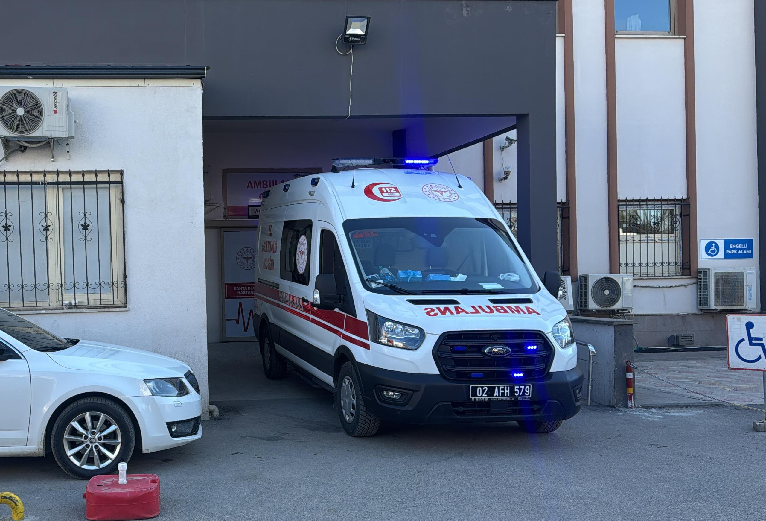 Adıyaman’da bıçaklı tartışma: 2 kişi yaralandı