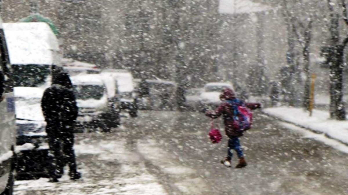 Samsun’da eğitime kar engeli! Okullar 1 gün daha tatil