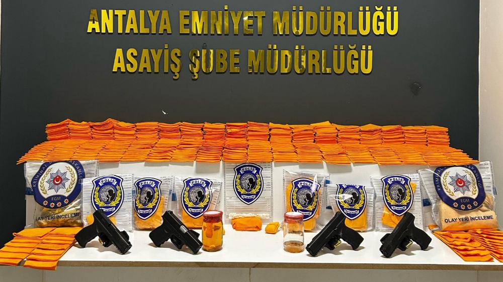 Antalya'da iş yerine kurşun yağdıran şüpheliler yakalandı