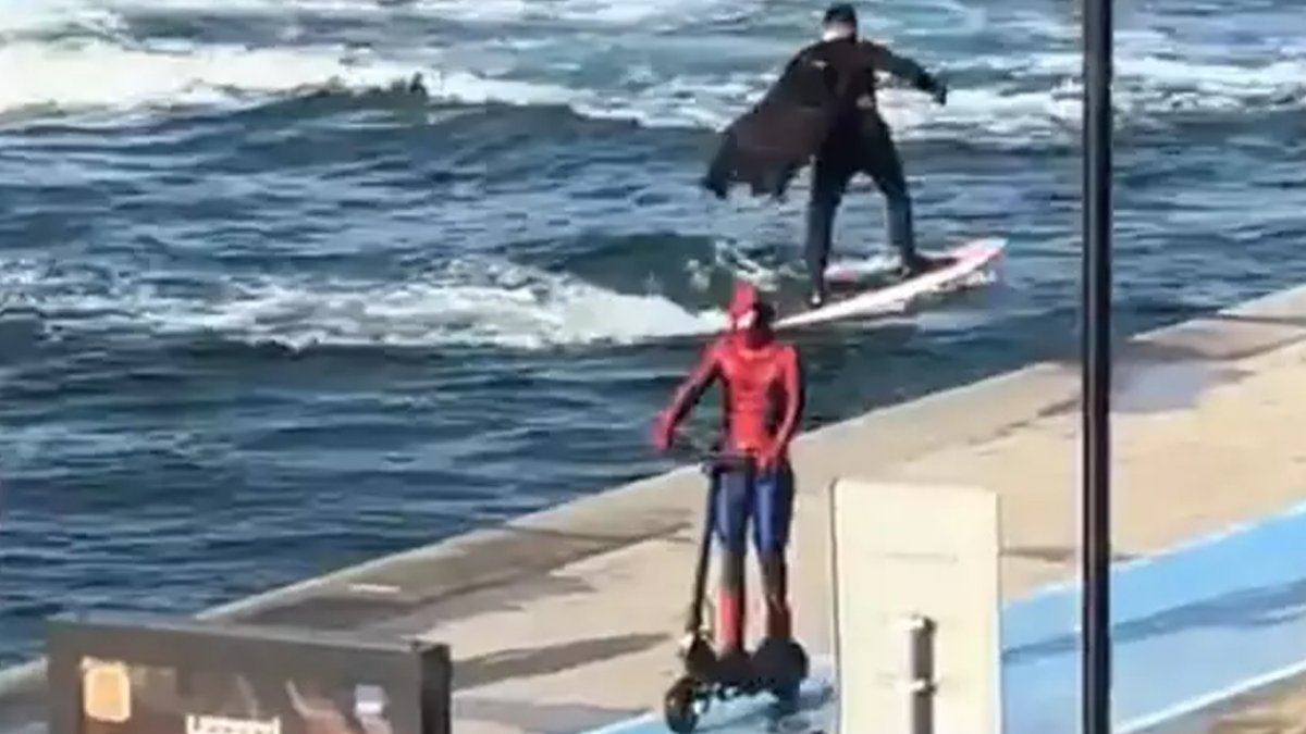 İstanbul Boğazı'nda renkli görüntüler! Batman ve Örümcek Adam aynı karede