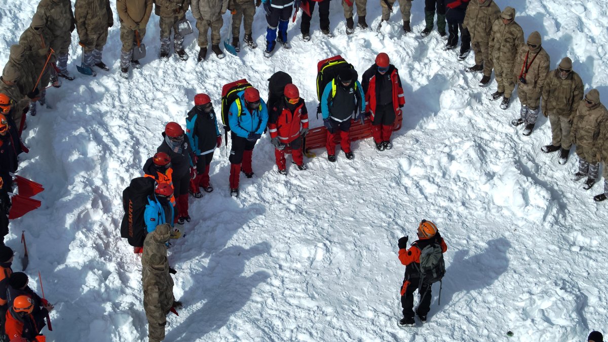 Gümüşhane’de 51 personelle gerçeği aratmayan çığ tatbikatı
