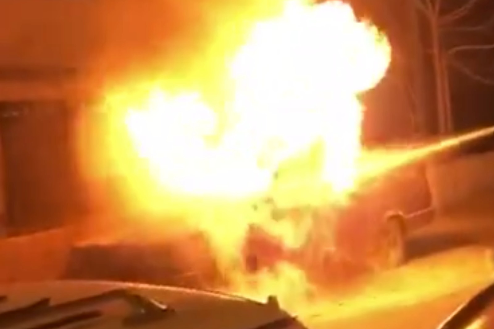 Fiat Tofaş otomobil alev topuna döndü