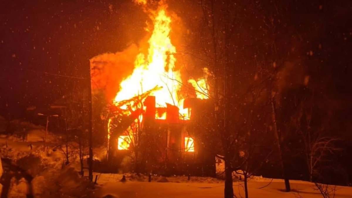 Tarihi Satsikhuri Camii'nde yangın! Kullanılamaz hale geldi