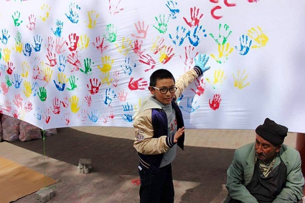 Kırmızı balonlar otizmliler için havalandı