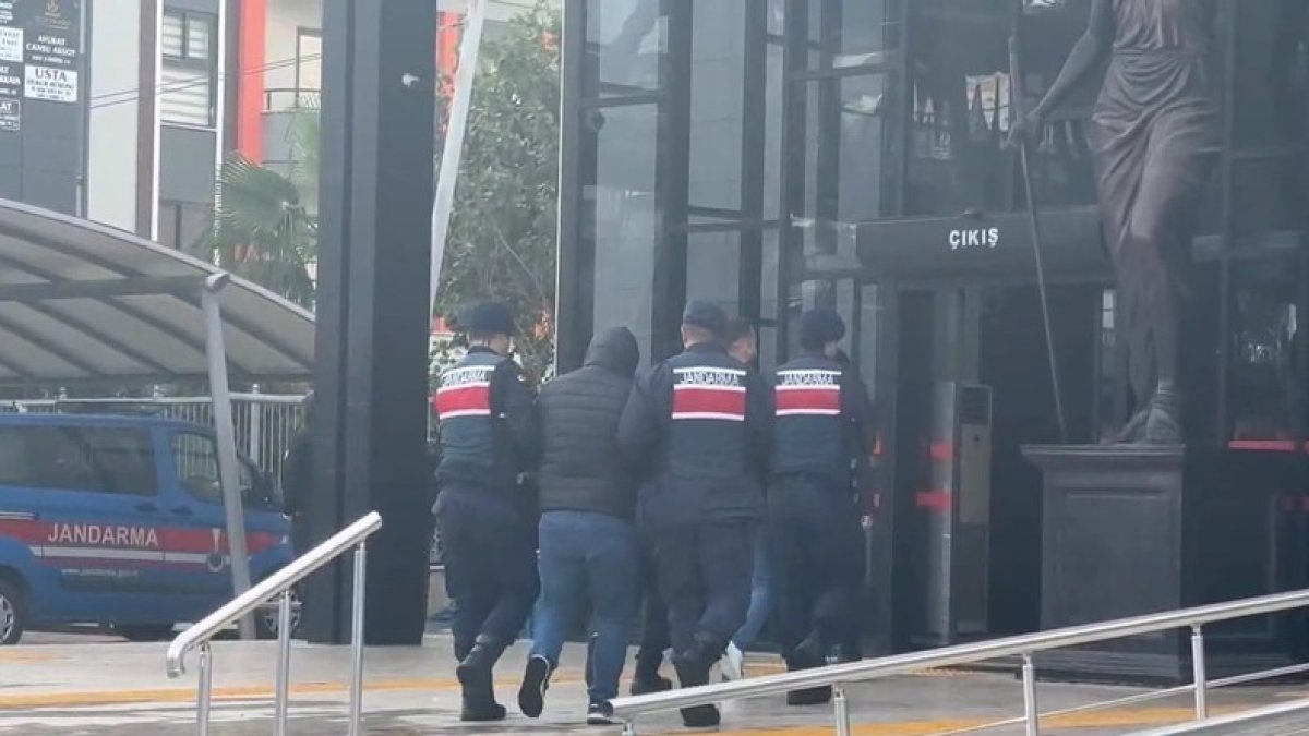 Antalya'da kaçakçılık operasyonu! 42 şüpheliye işlem yapıldı