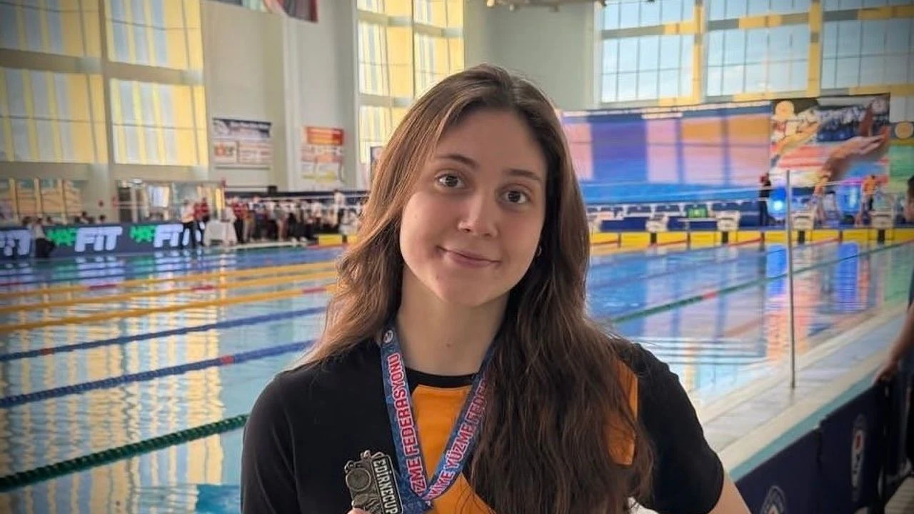 Genç yüzücü Sudem Denizli’den çifte şampiyonluk!