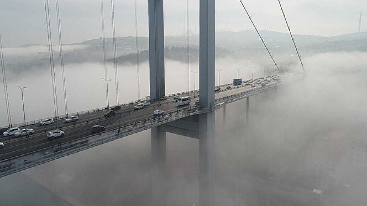 Sabah saatlerinde İstanbul Boğazı'nda sis etkili oldu