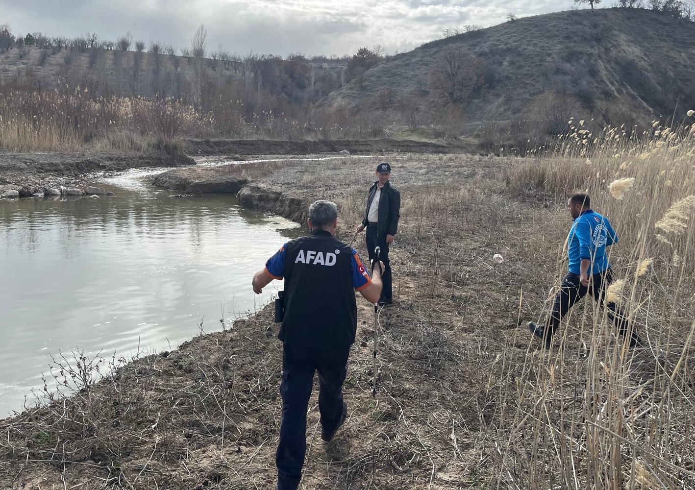 Gediz’de 4 gündür haber alınamayan yaşlı kadın yarı baygın halde bulundu