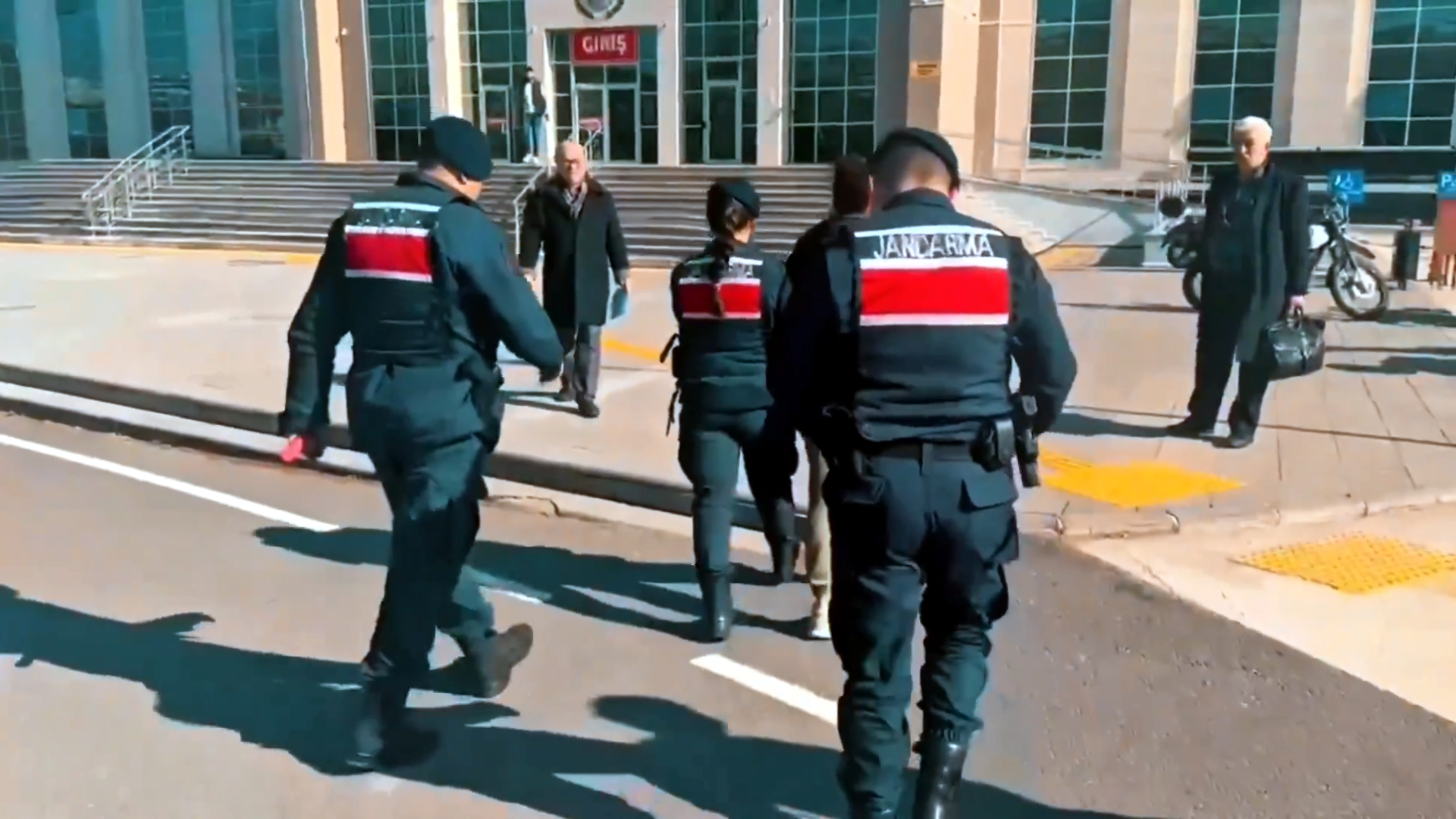 Kırklareli'de 108,5 yıl hapisle aranan firari kıskıvrak yakalandı