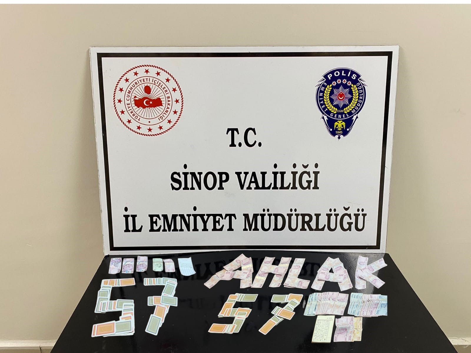 Sinop'ta yasa dışı kumar ve bahis operasyonu! Toplamda 48 bin lira para cezası kesildi
