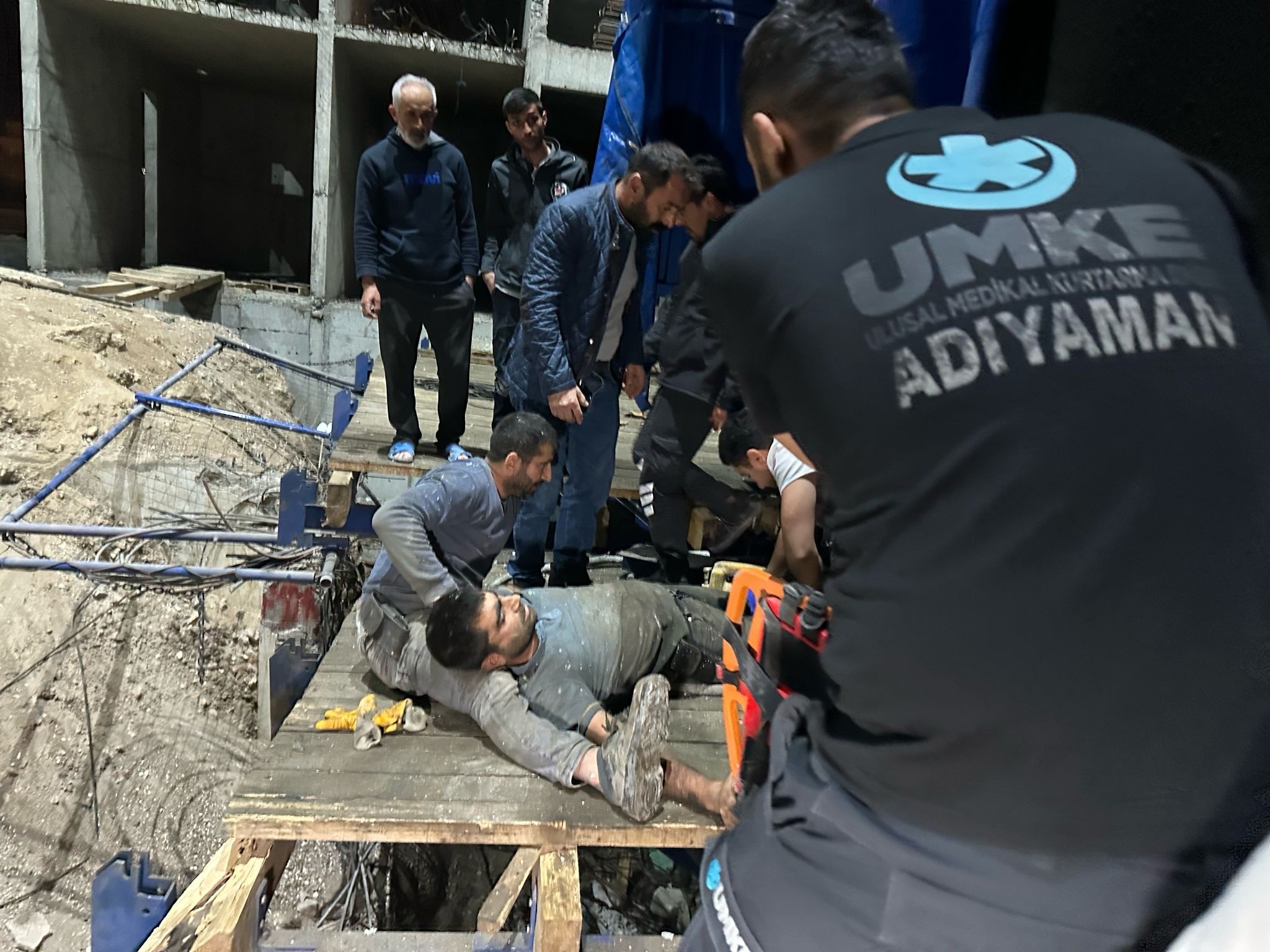 Yüksekten düşen işçi yaralandı