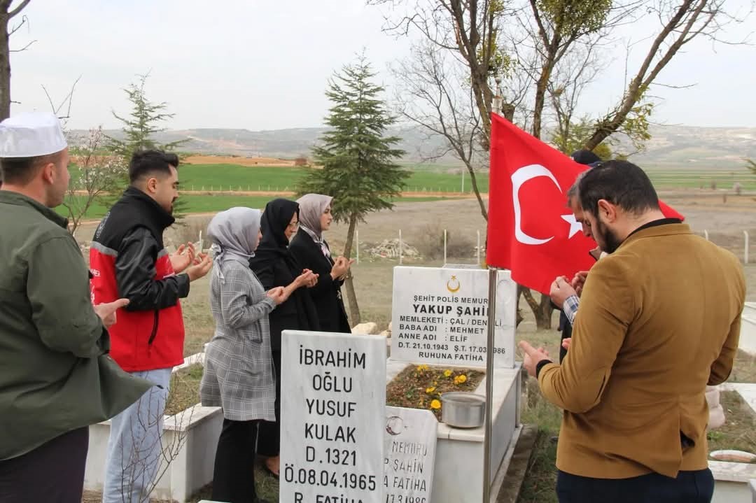 Şehit Polis Memuru Yakup Şahin şehadetinin yıl dönümünde mezarı başında anıldı