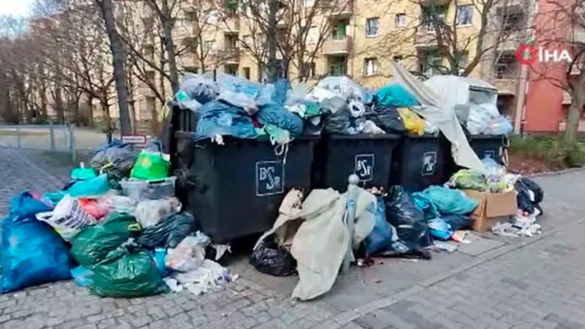 Grev sebebiyle Berlin sokakları çöp yığınına dönüştü!