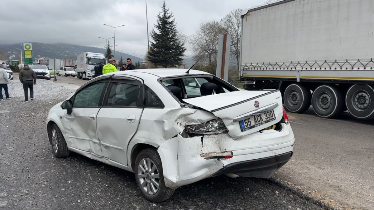 Samsun'da 2 otomobil çarpıştı: 2 yaralı