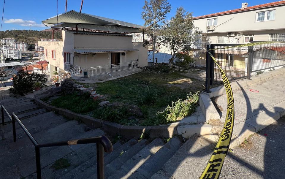 Çatı tamiri yaparken rüzgarın savurduğu baba oğul, 10 metreden düşerek öldü