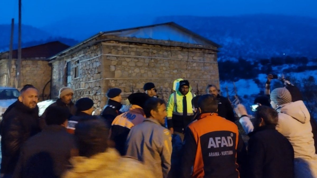 Mersin'de tipi nedeniyle mahsur kalan 2 kişi kurtarıldı