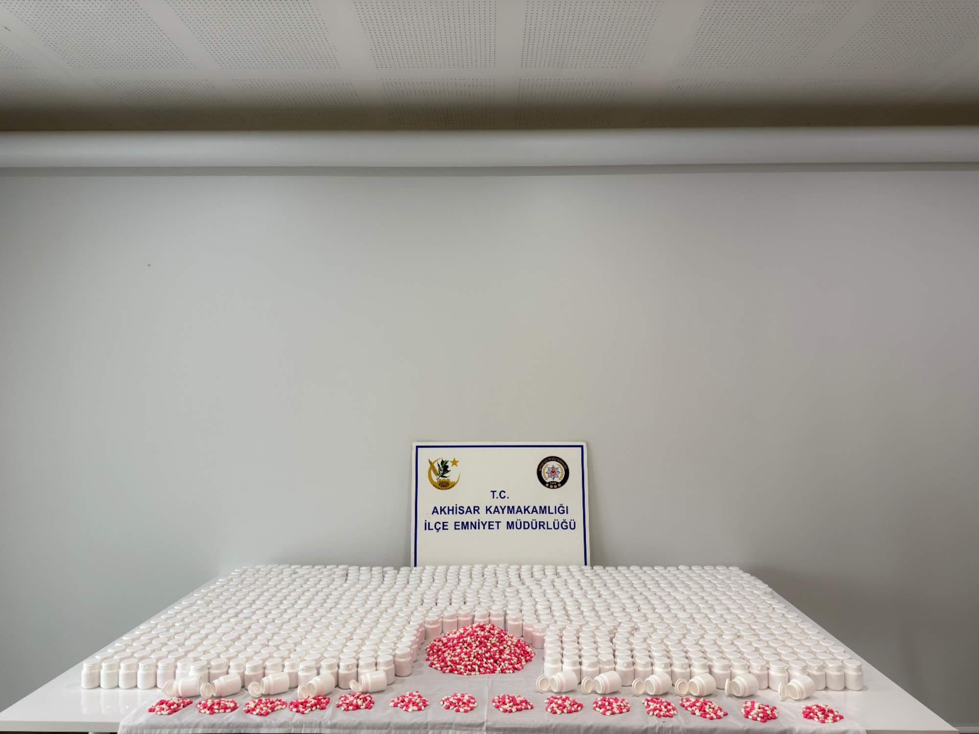 Akhisar'da uyuşturucu operasyonu: 3 tutuklama