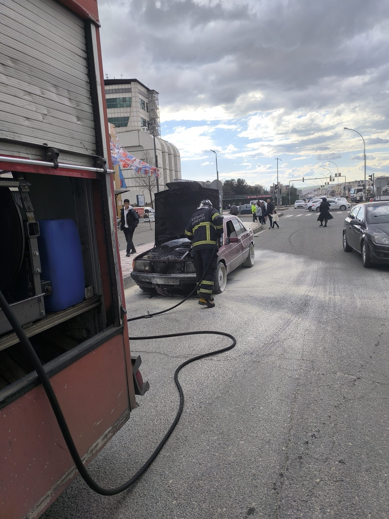 Batman’da seyir halindeki otomobil yandı