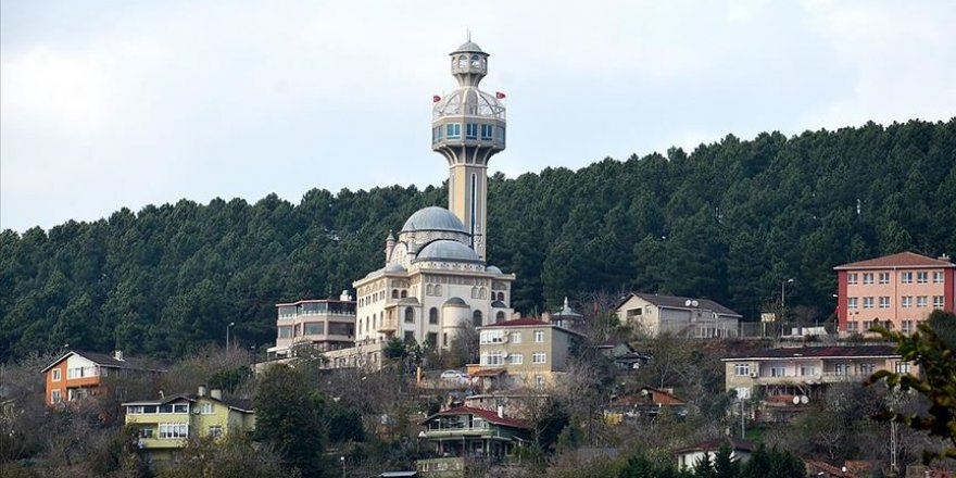 İstanbul manzaralı minareli kütüphane