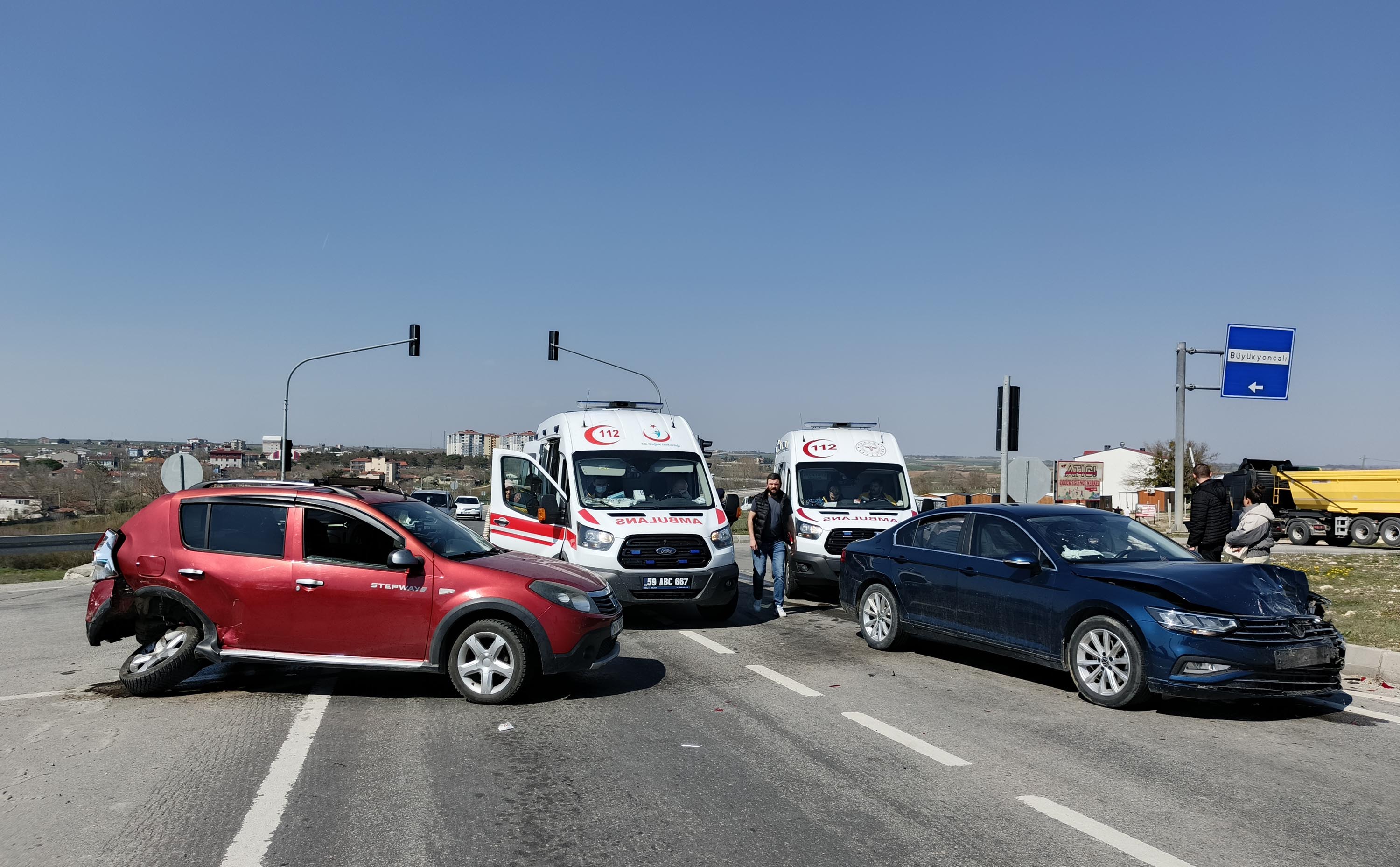 Tekirdağ'da 2 otomobil çarpıştı; 5 yaralı