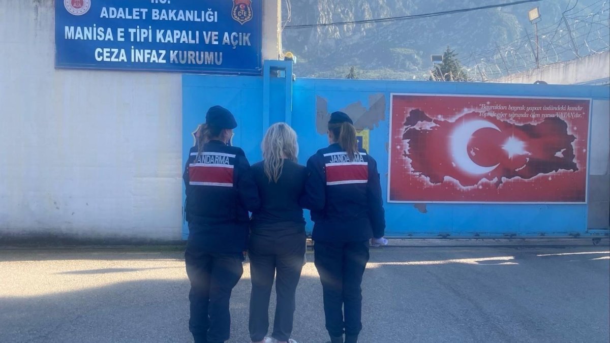Manisa'da evinde uyuşturucu maddelerle yakalanan kadın tutuklandı