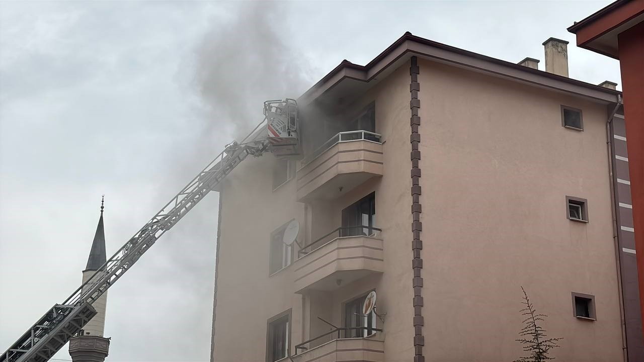 Bulaşık makinesinden çıkan yangın korkuttu