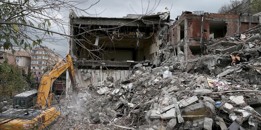 İÜ Diş Hekimliği Fakültesindeki binalar yıkılıyor