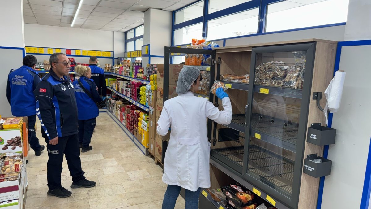 BİM'de küflü ekmek şikayeti: Zabıta ekipleri denetim yaptı