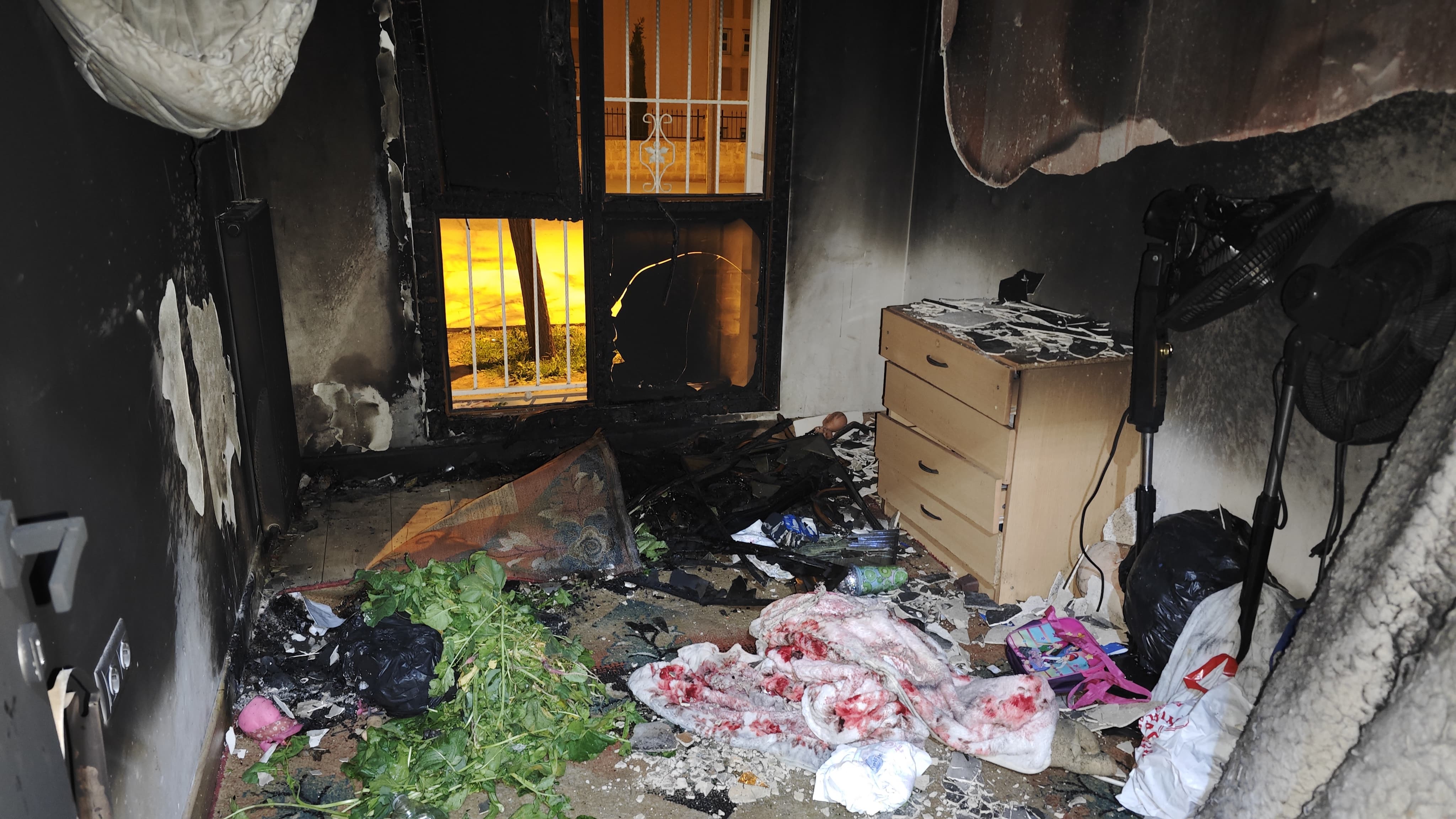 Mardin'de ev yangını; 5 kişi dumandan etkilendi