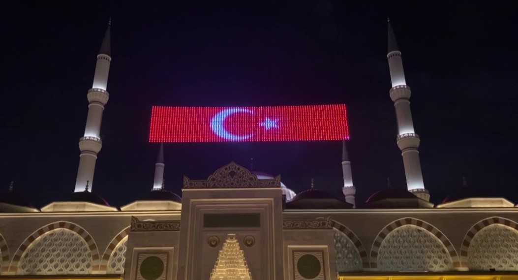 Kadir Gecesi'nde Büyük Çamlıca Camii doldu taştı