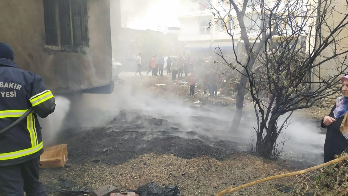 Diyarbakır'da yangın! Depo kullanılamaz hale geldi