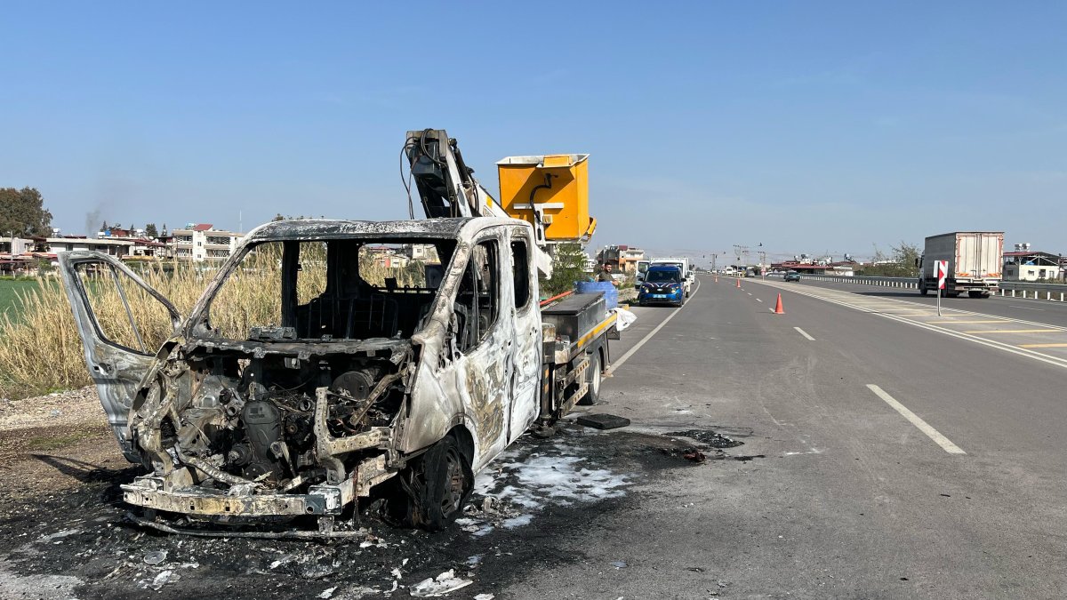 Hatay'da seyir halindeki vinç alevlere teslim oldu