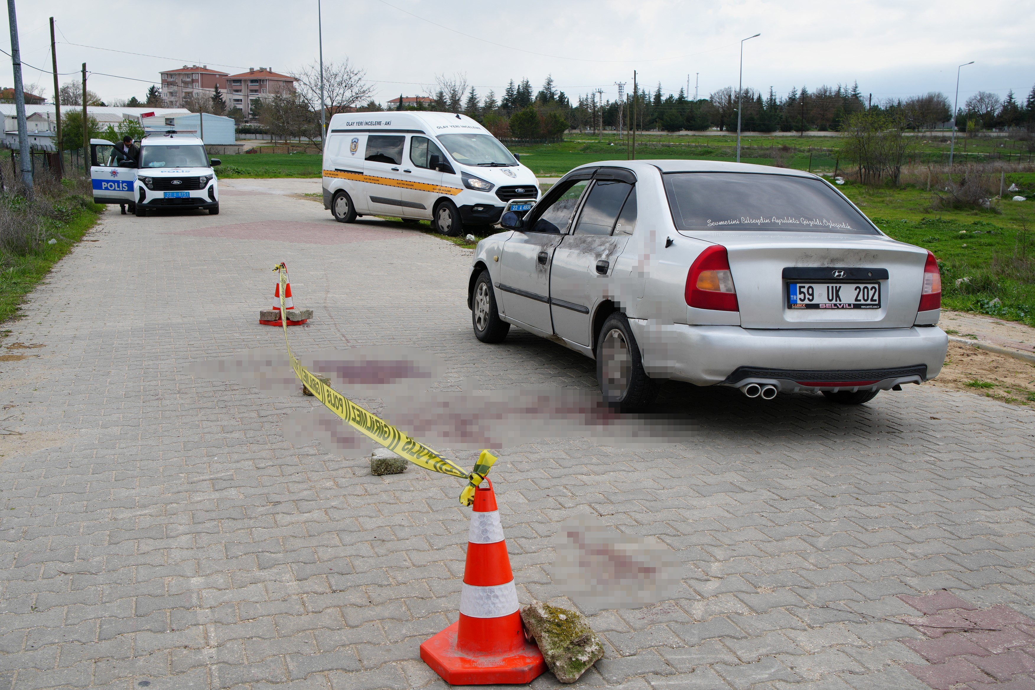 Edirne’de bıçaklı kavga! Arkadaşının boğazını kesti
