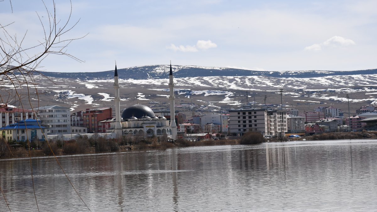 Kura Nehri taştı: Ardahan Ovası göle döndü