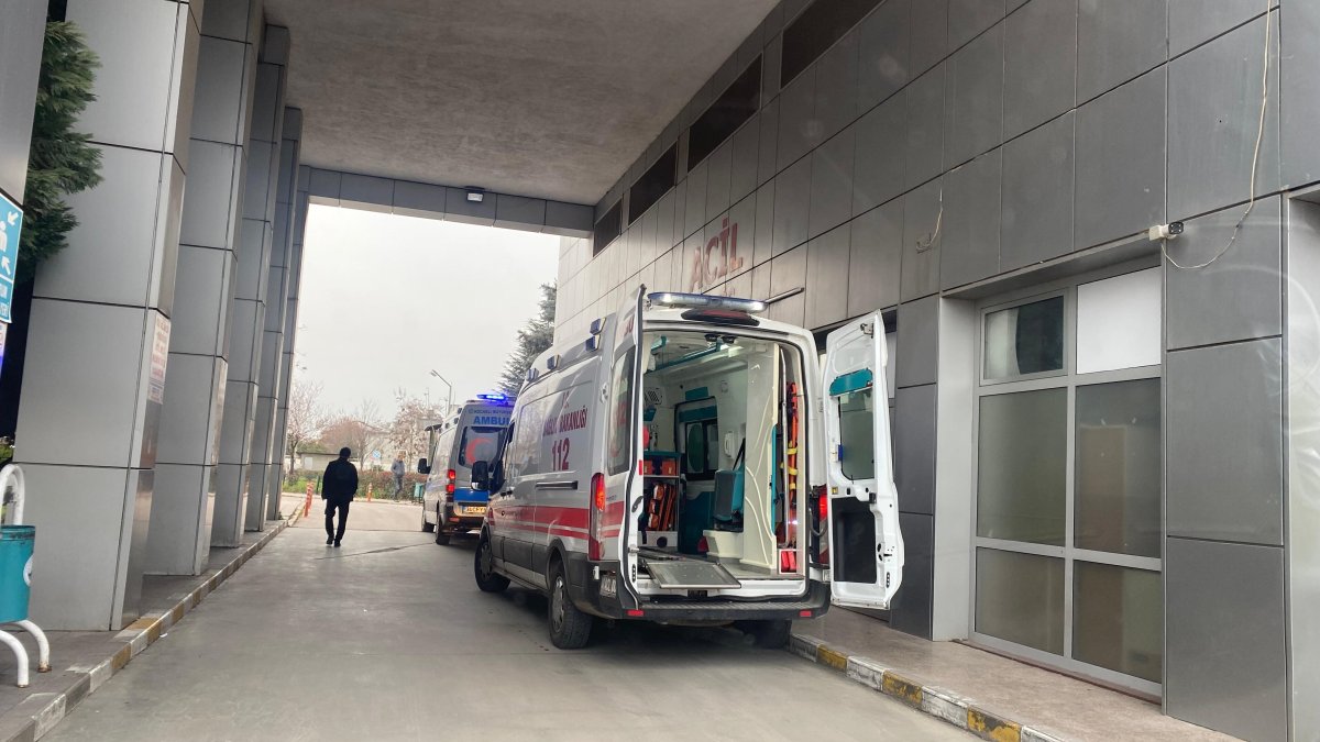 Kocaeli'de tavuk döner yiyen 52 kişi hastanelik oldu