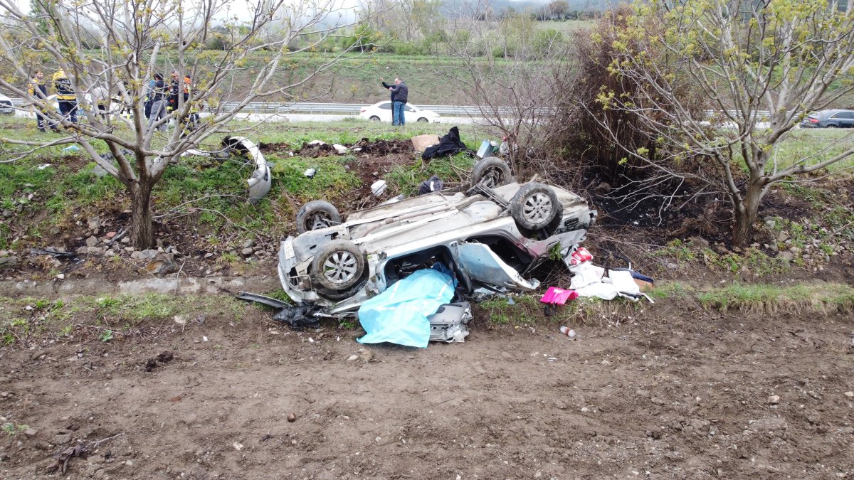 Amasya’da takla atan araç tarlaya uçtu: 1 ölü, 2 yaralı
