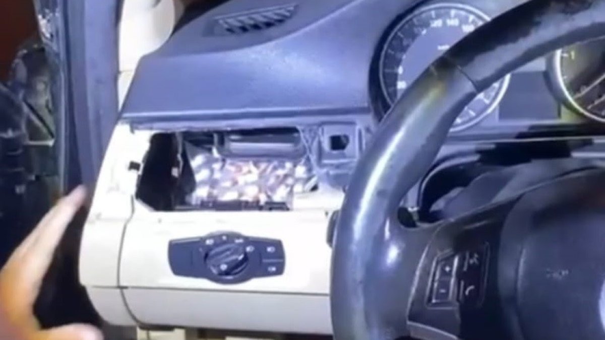 İzmir'de operasyon! Otomobilin klima ızgarasından uyuşturucu çıktı