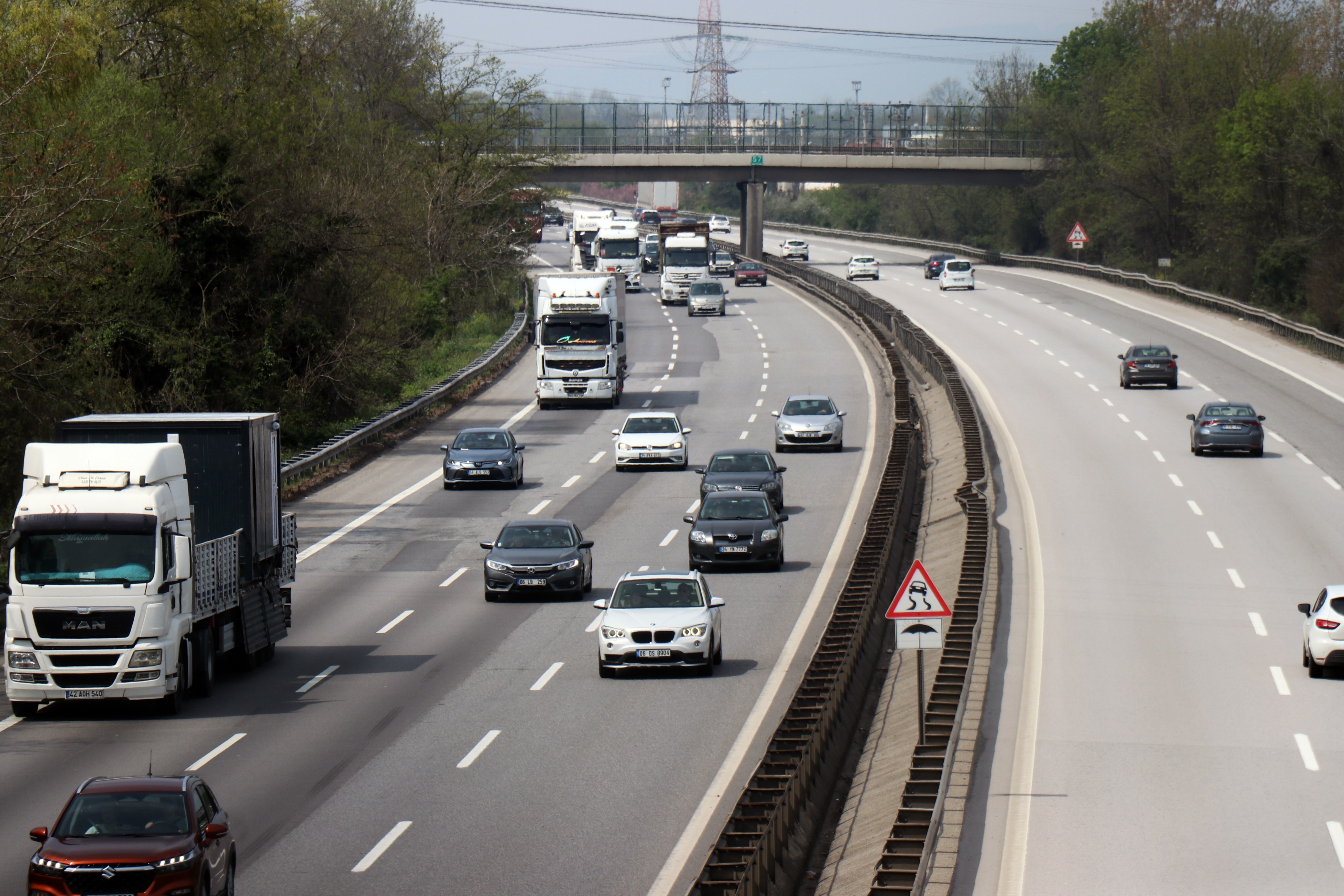 Tatilciler dönüş için yola çıktı: Sakarya geçişinde akıcı yoğunluk oluştu