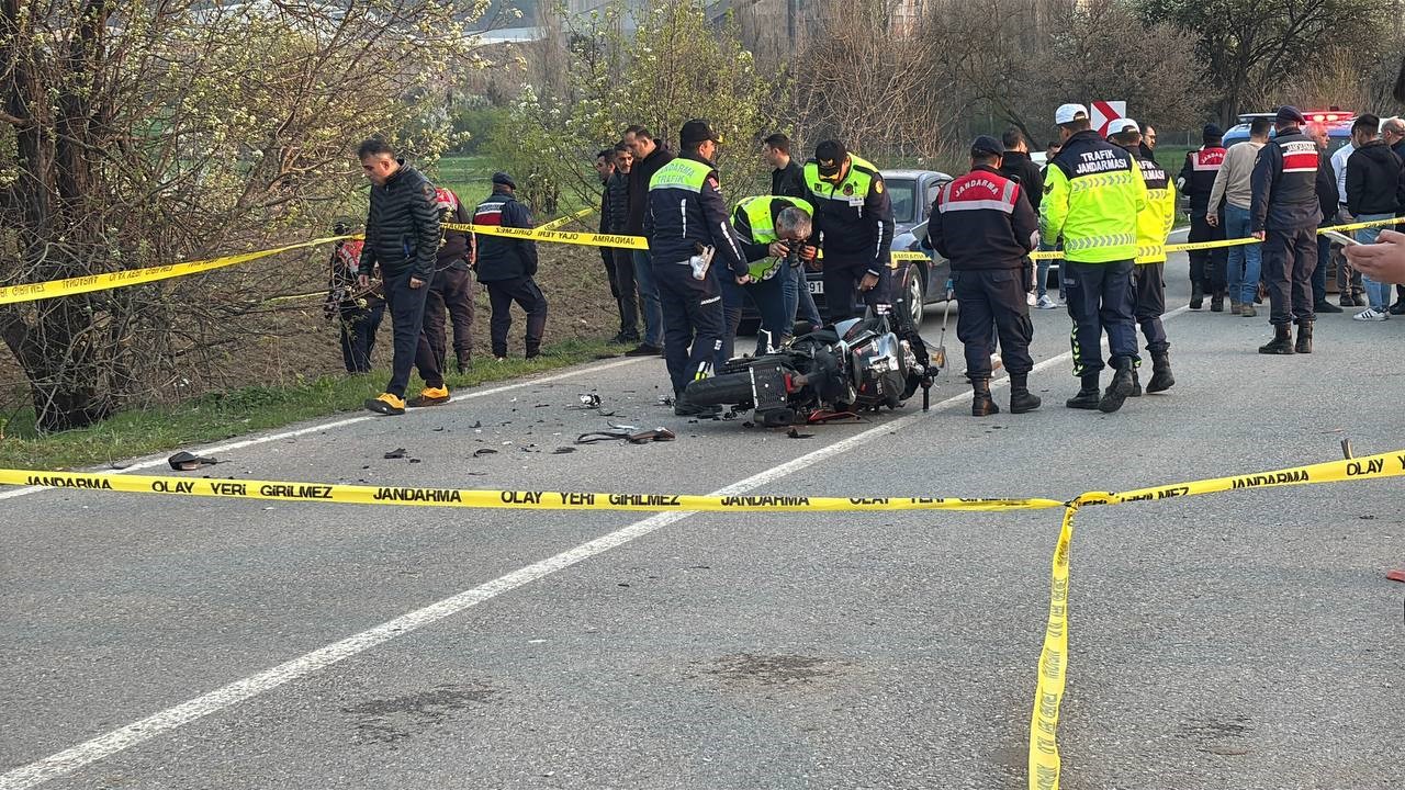Traktörle motosiklet çarpıştı: 1 ölü, 1 yaralı