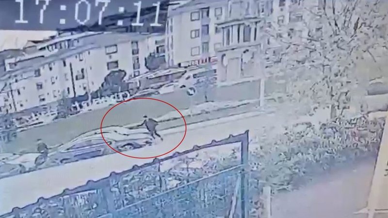 Yol verme tartışması kanlı bitti: İş adamı silahını çekti