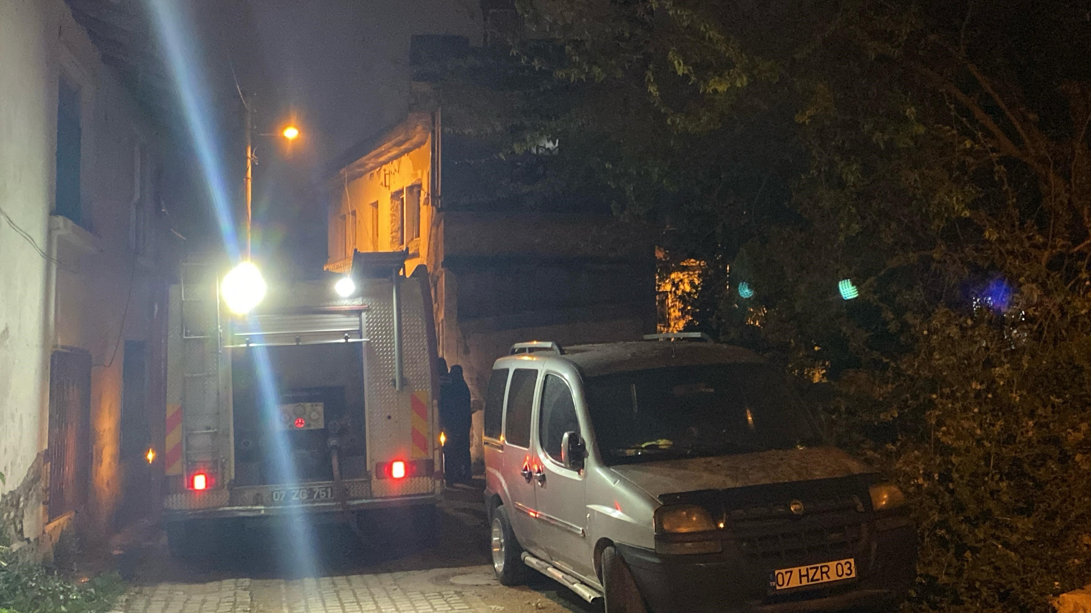 Eşyalarını yenilediği evi alevlere teslim oldu