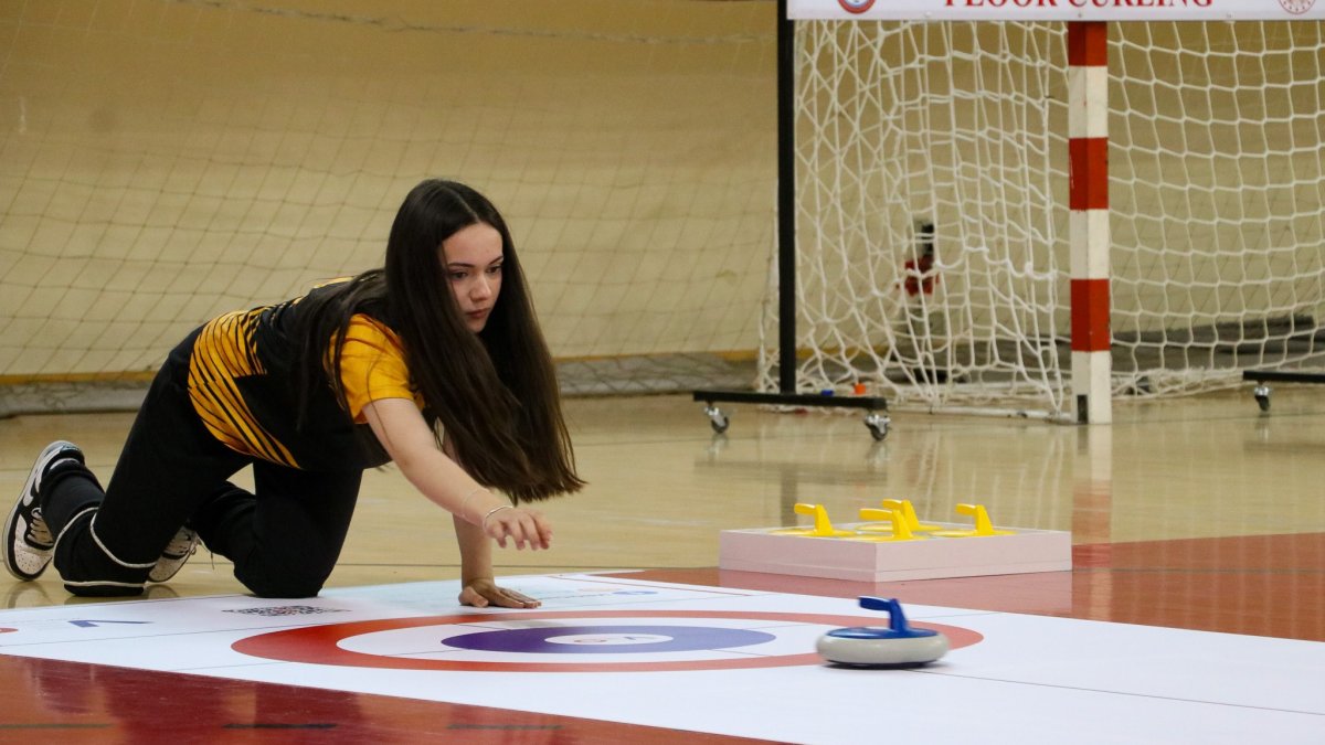 Floor Curling Gençler Grup maçları Kayseri’de başladı